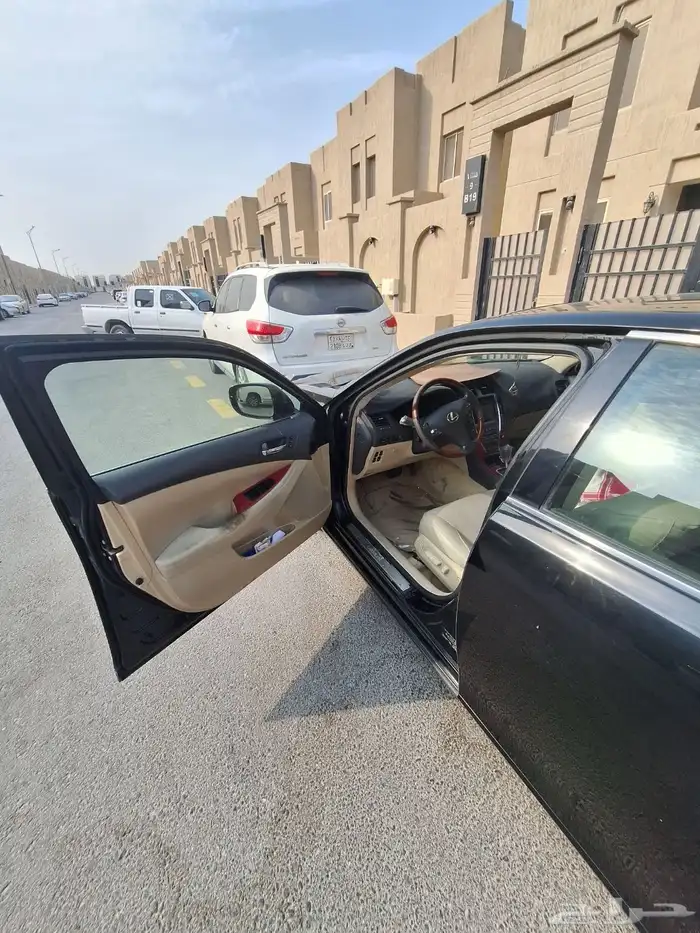 سيارة لكزس 6