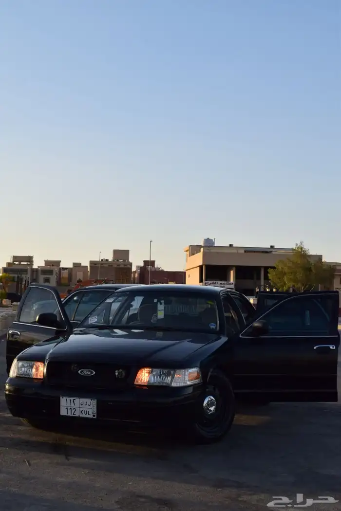 للبيع فورد كراون فكتوريا بوليسي 2003 ممشى قليل 43