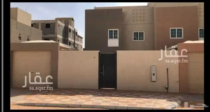فيلا للبيع حي المطار مساحه 312 م 2
