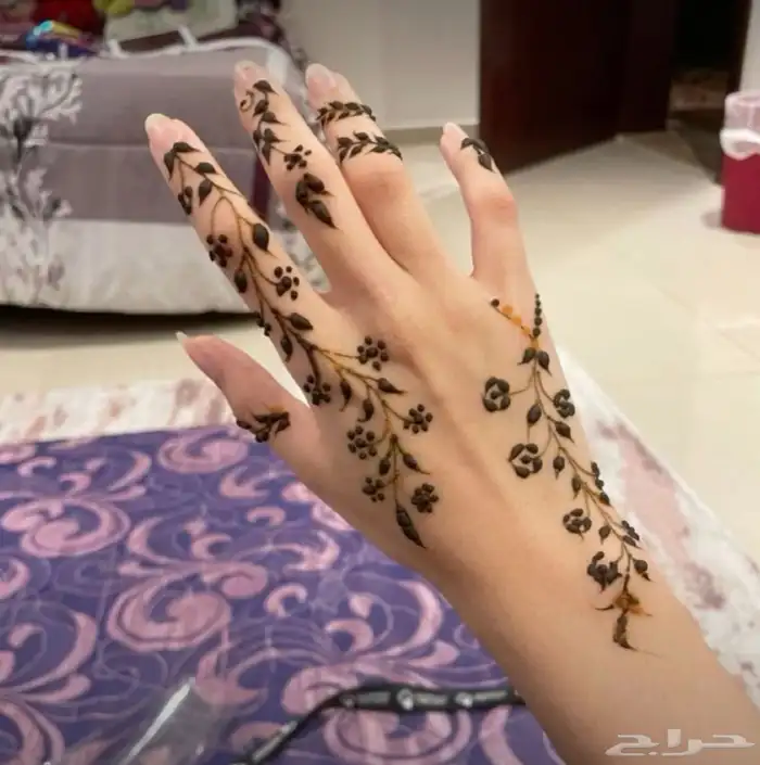 حناء بأيد  سعودية.. نقشك فخر في اليوم الوطني 10