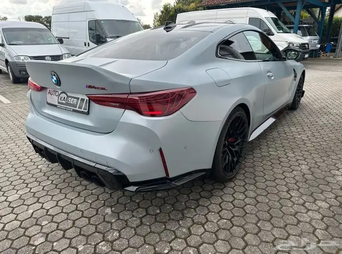 BMW M4 CSL 2022 4