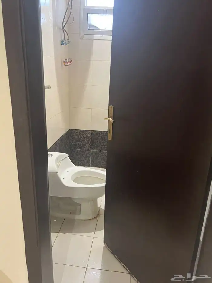 شقة واسعة للإيجار حي الرمال 6