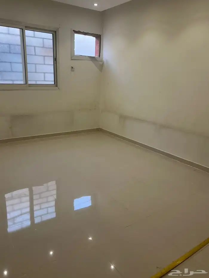 شقة واسعة للإيجار حي الرمال 12