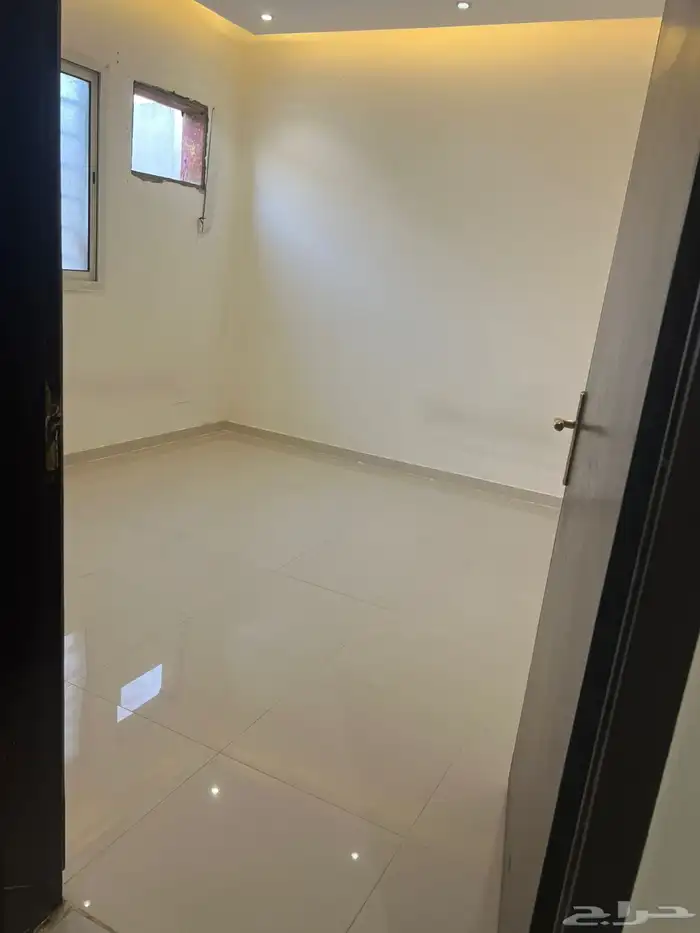 شقة واسعة للإيجار حي الرمال 9