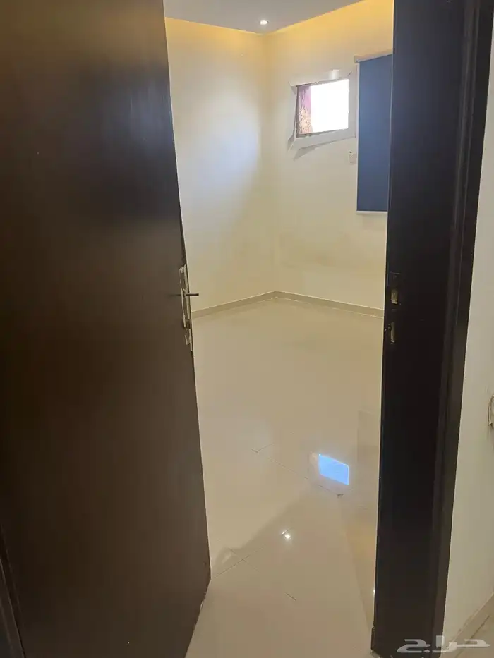 شقة واسعة للإيجار حي الرمال 8