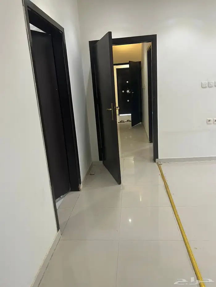 شقة واسعة للإيجار حي الرمال 10