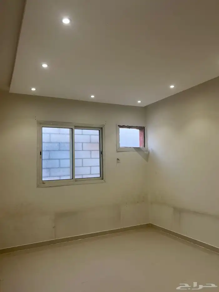 شقة واسعة للإيجار حي الرمال 2