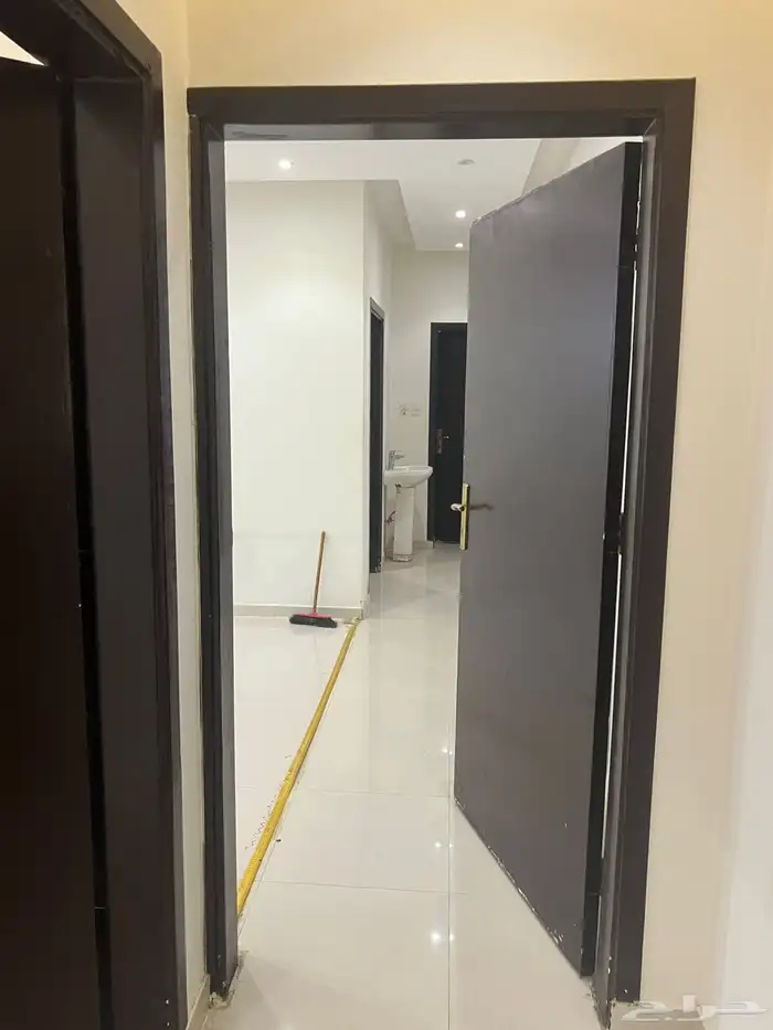 شقة واسعة للإيجار حي الرمال 16