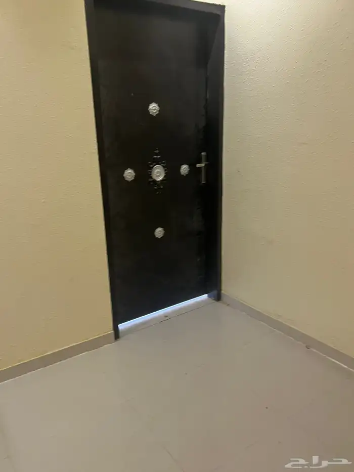 شقة واسعة للإيجار حي الرمال 11