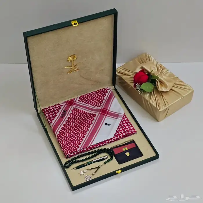 بوكس شماغ ملكي ينفع للهدايا مسبحه وقلم وبوك ماركة 0