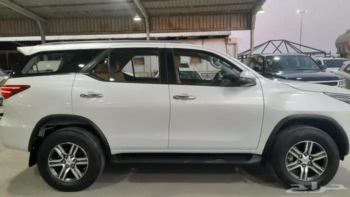 فورتشنر 2023 VX 6سلندر بدي وكالة ممشى قليل 4