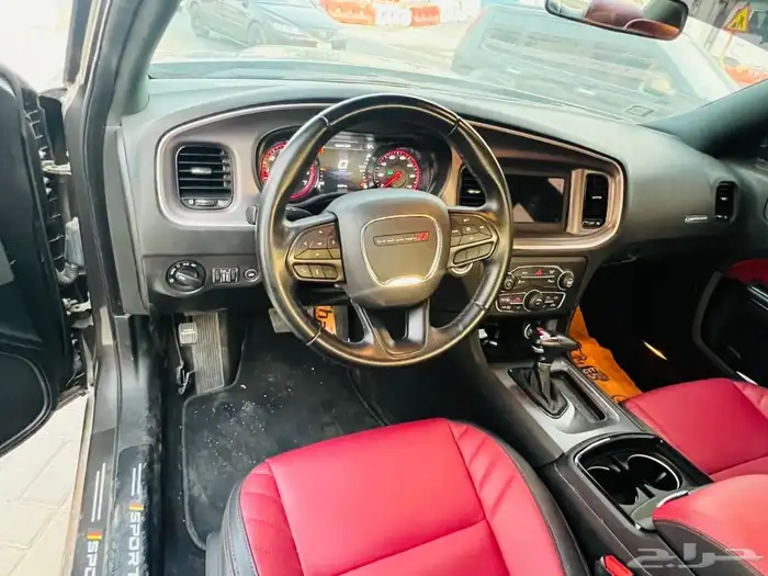 دودج تشارجر امريكي موديل 2022 موجودة بدبي 11