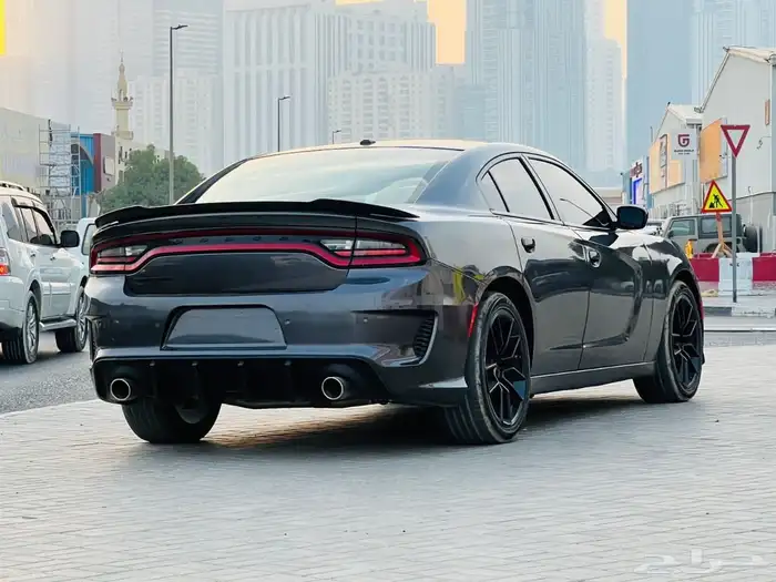 دودج تشارجر امريكي موديل 2022 موجودة بدبي 12