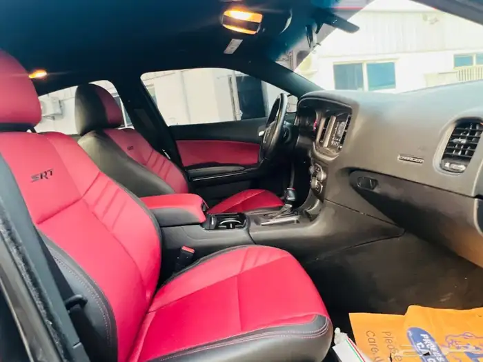 دودج تشارجر امريكي موديل 2022 موجودة بدبي 10