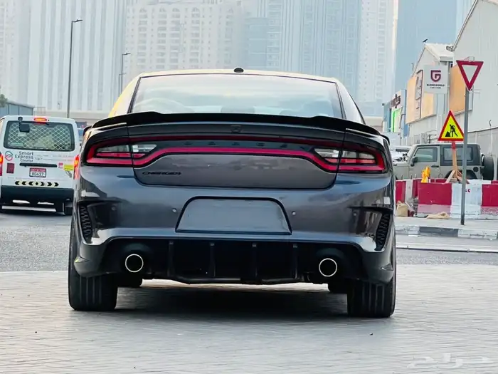 دودج تشارجر امريكي موديل 2022 موجودة بدبي 13