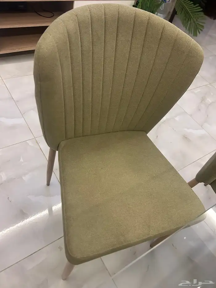 طاولة طعام 4 اشخاص مع الكراسي 1