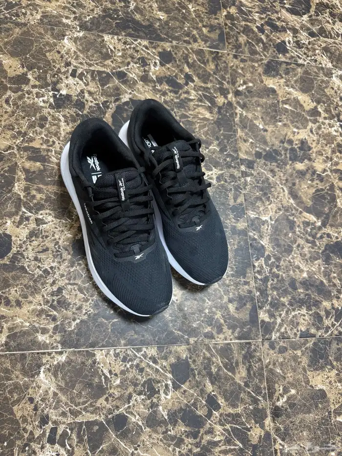 شوز ريبوك الاصلي مقاس44 0