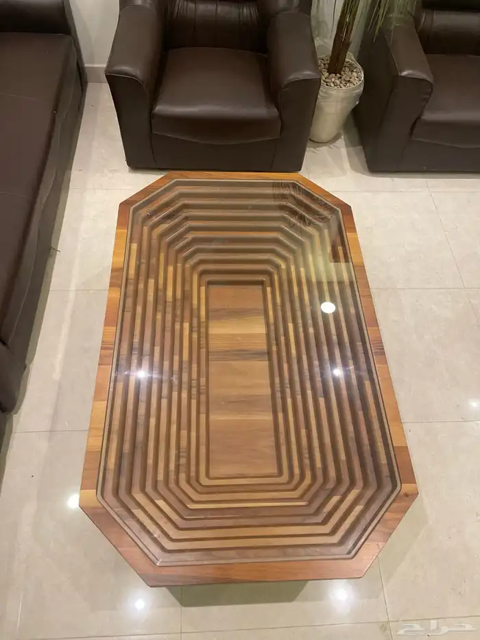 كنب مكتبي مع طاولة قهوة نظيف جدا 2