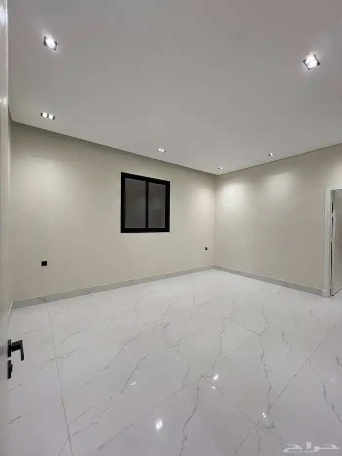 دور ارضي فاخر جديد تصميم مودرن مدخلين و كراج خاص حي غصون 8