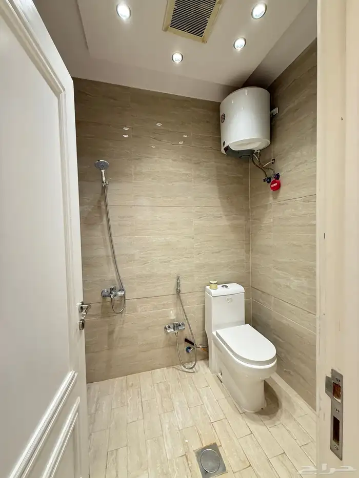 شقة للإيجار بحي الملقا دور أرضي 3