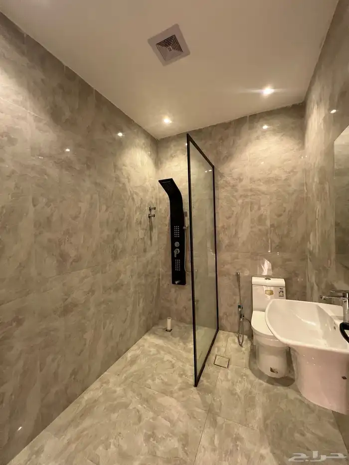 البيع فيلا تصميم جدا مميز وسعر لقطه منفصله تماما 9