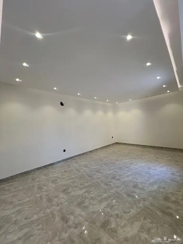 البيع فيلا تصميم جدا مميز وسعر لقطه منفصله تماما 22