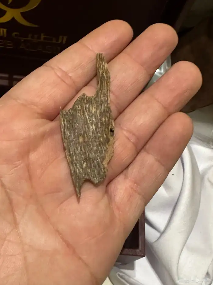 عود فاخر رائحة وثبات( تم البيع ) 7