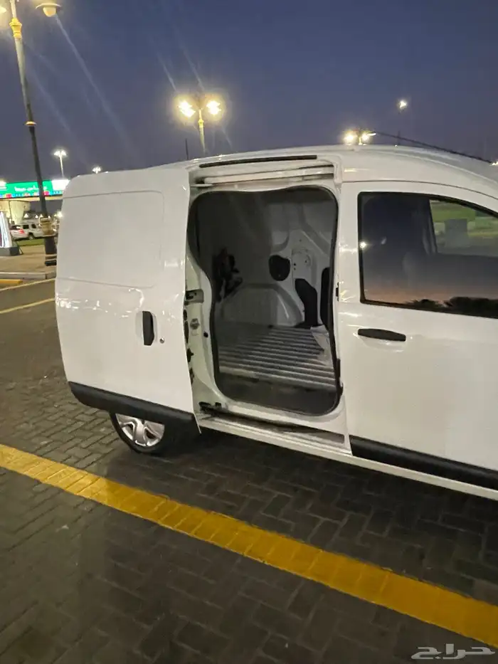 باص رينو 2021 4