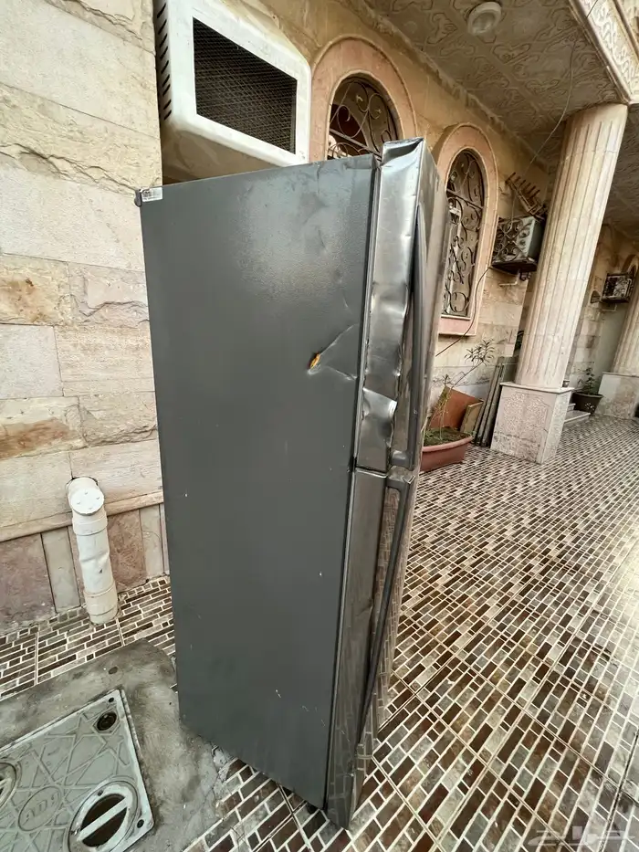 ثلاجة LG للبيع بحالتها الراهنة 2