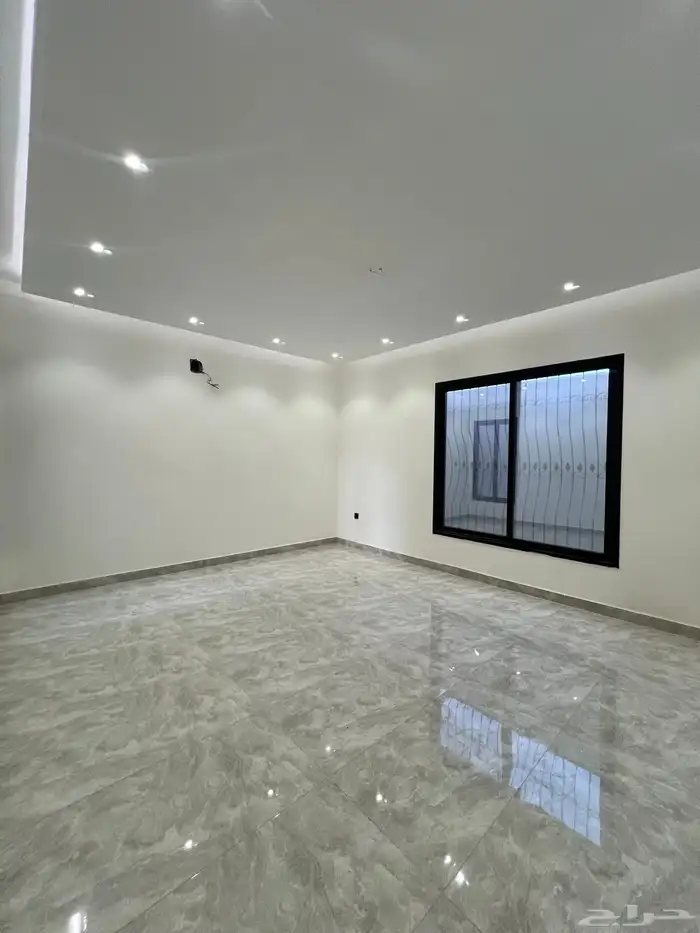 البيع فيلا تصميم جدا مميز وسعر لقطه منفصله تماما 13
