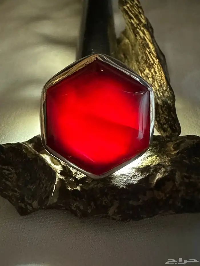 عقيق يماني كرزي قديم قطع سداسي 3