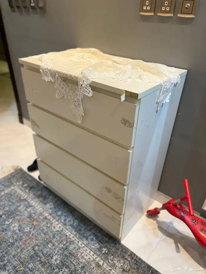 غرفة نوم مع دولاب 1