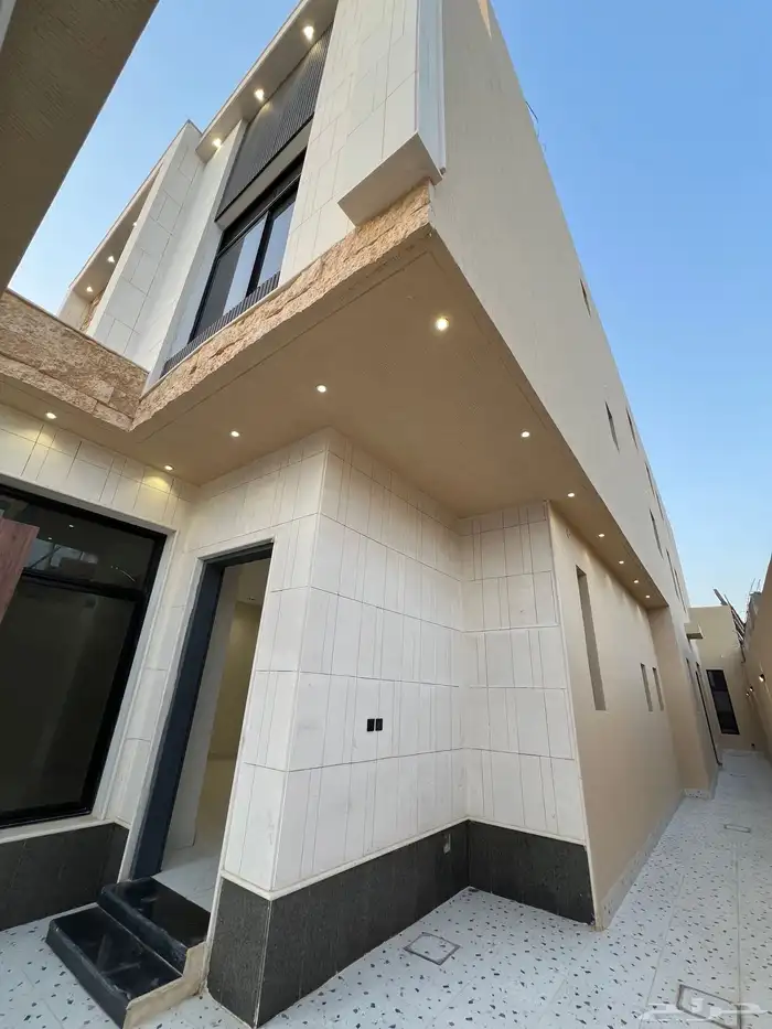 دور ارضي فاخر جديد تصميم مودرن مدخلين و كراج خاص حي غصون 3