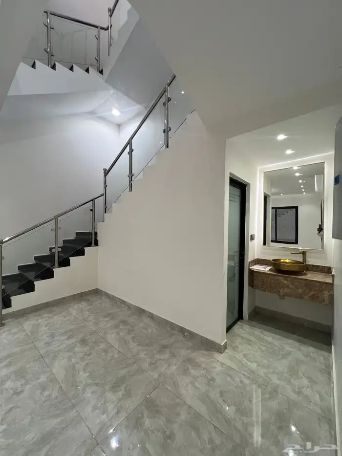 البيع فيلا تصميم جدا مميز وسعر لقطه منفصله تماما 17