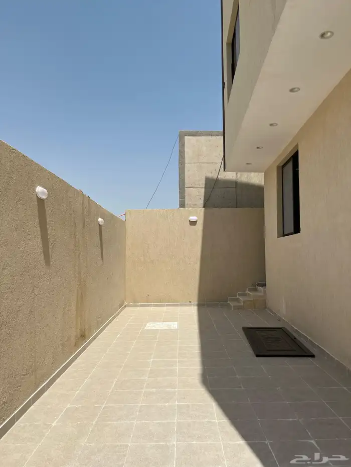 فيلا دورين على شارعين ركنية ولي العهد 7 0