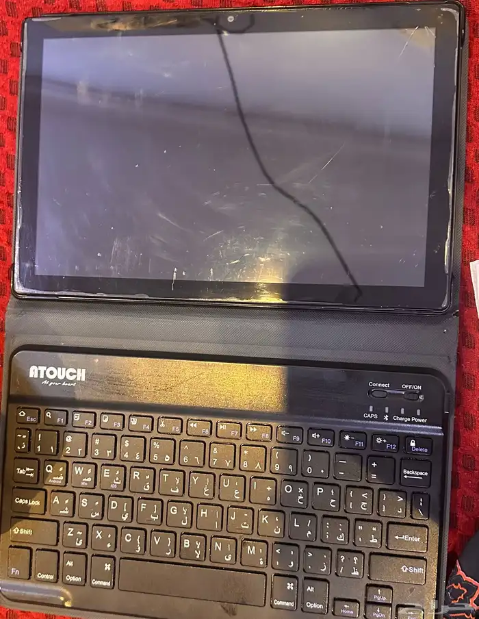 تابلت ماركة Atouch يشتغل بس فيه كسر بالشاشه وكرتونه موجود 3