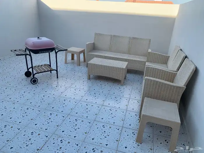 كنب وطاولات وطاولة تلفزيون مع تلفزيون مع جلسه خارجيه 4