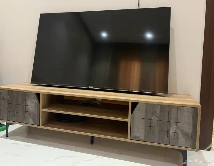 كنب وطاولات وطاولة تلفزيون مع تلفزيون مع جلسه خارجيه 1