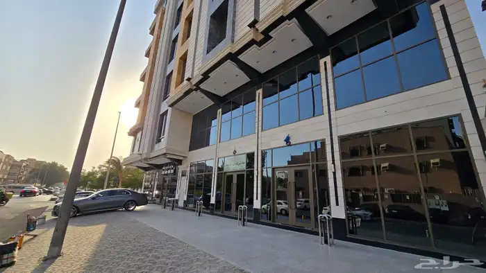 معارض فاخرة للإيجار بحي السلامة ممشى اليمامة 3