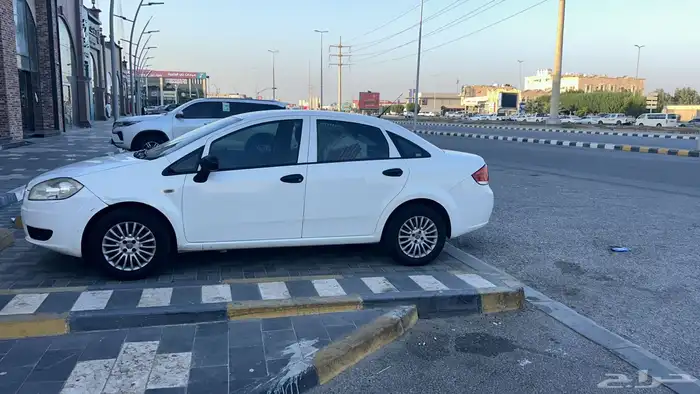 سيارة فيات لينيا 1