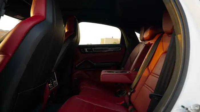 Porsche Cayenne Coupe GTS 12