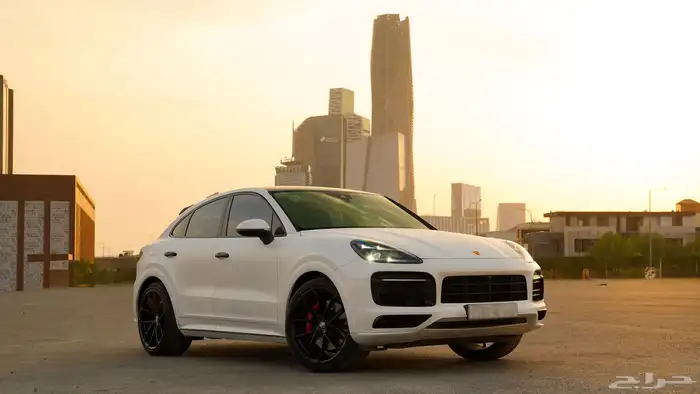 Porsche Cayenne Coupe GTS 0