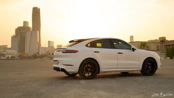 Porsche Cayenne Coupe GTS 6
