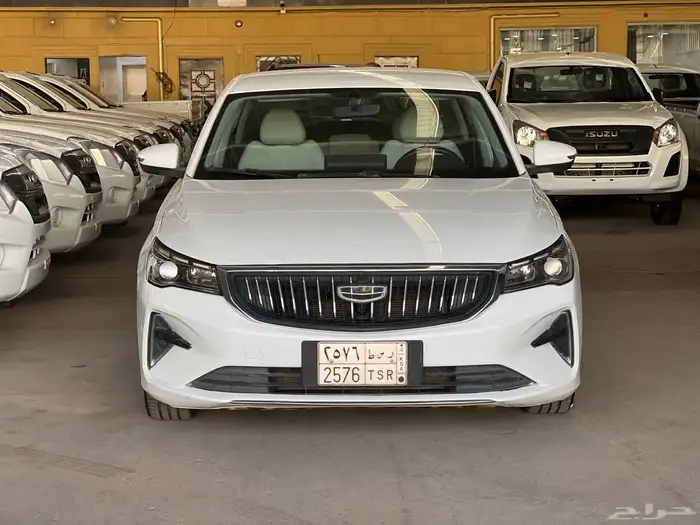 جيلي ام جراند 2023 استندر 0