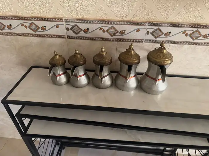 العرض الاول خمس دلال حب الرمان والثاني مقادع والثالث مداخن 2