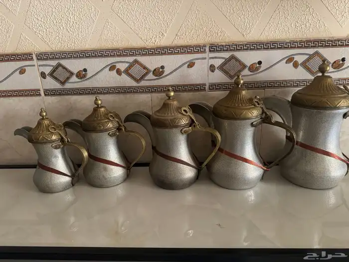 العرض الاول خمس دلال حب الرمان والثاني مقادع والثالث مداخن 0