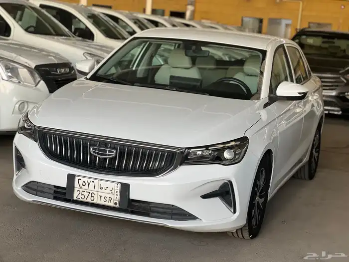 جيلي ام جراند 2023 استندر 4