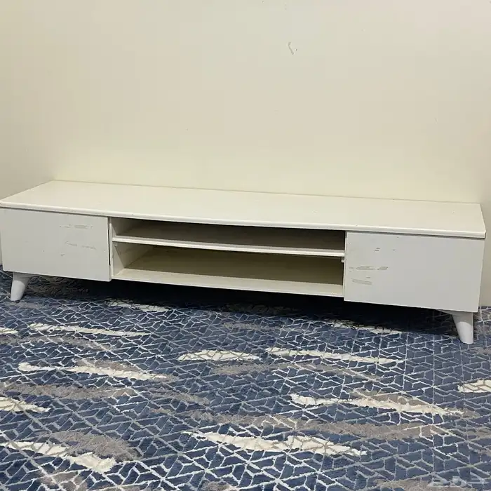 طاولة تلفزيون بيضاء 0