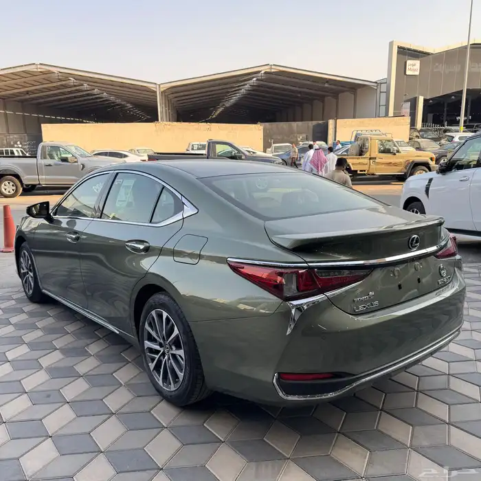 لكزس - ES 250 - أستاندر - كويتي - 2025 8