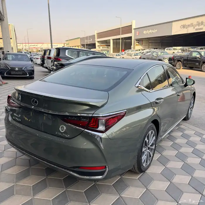 لكزس - ES 250 - أستاندر - كويتي - 2025 7